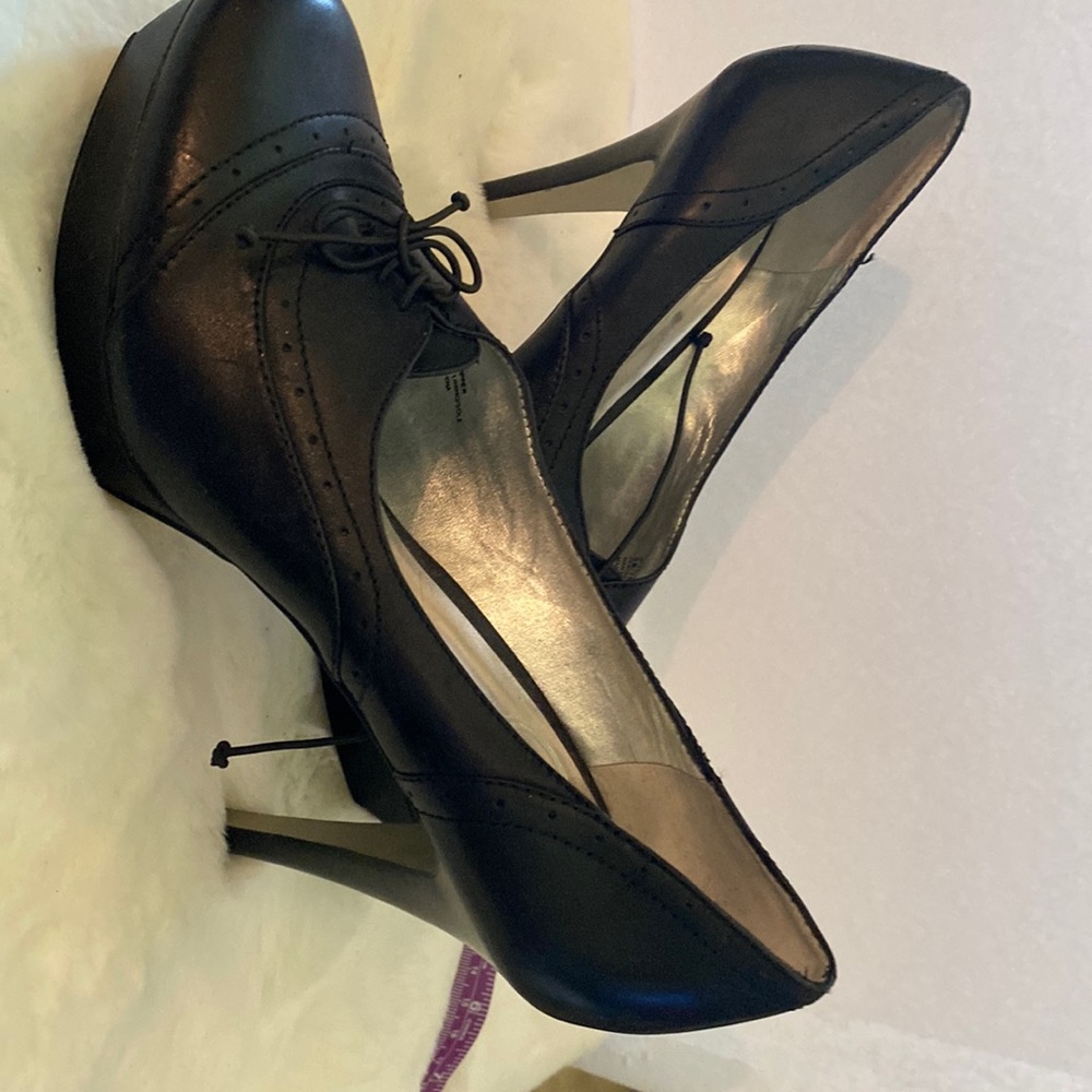 Black Jessica Simpson high heel shoes 5 in heel